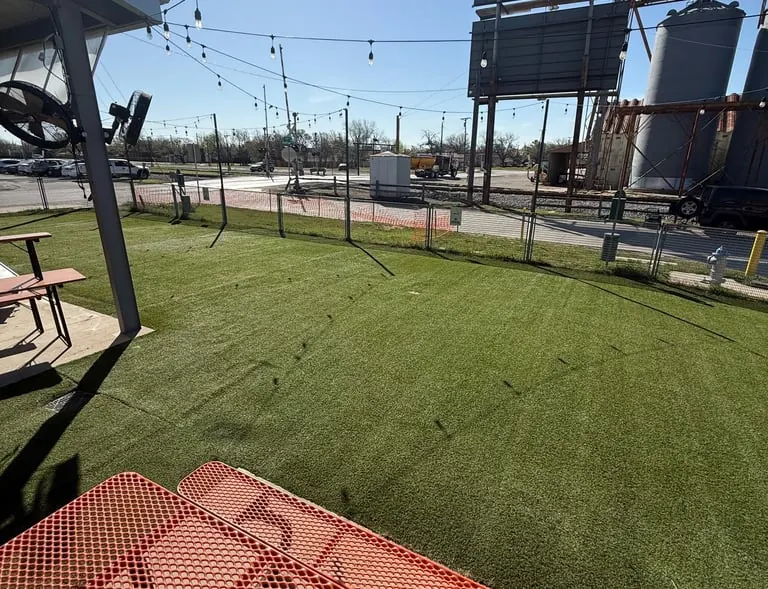 Royse City, Texas restaurant with outdoor turf cleaning