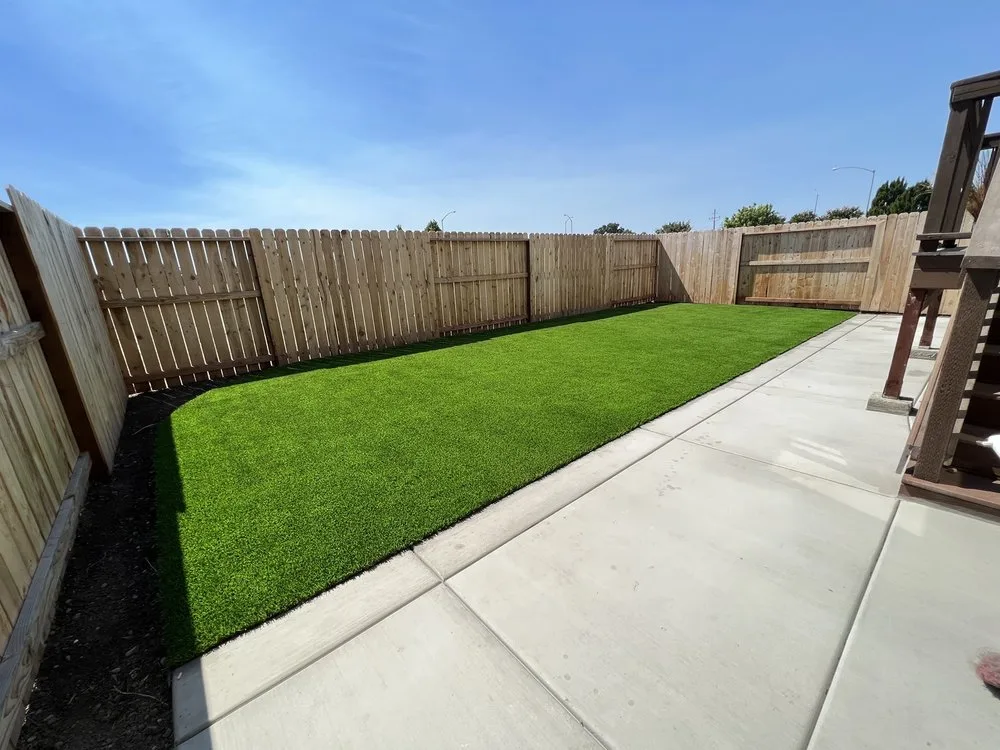 Side yard artificial turf installation between fence and deck
